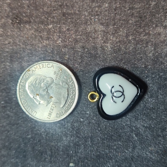 Chanel pendant - Picture 1 of 3